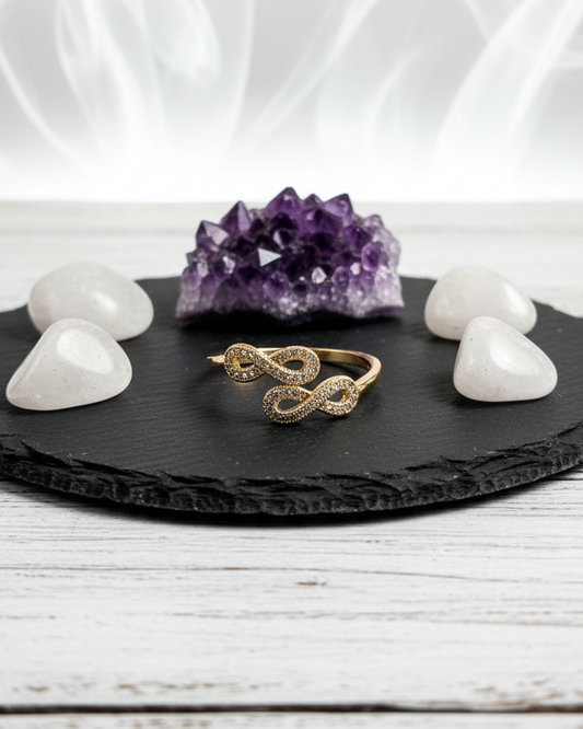 Anillo Infinito Dorado – Conexión Eterna del Alma