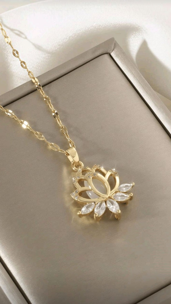 Colgante Flor de Loto Renacimiento Radiante